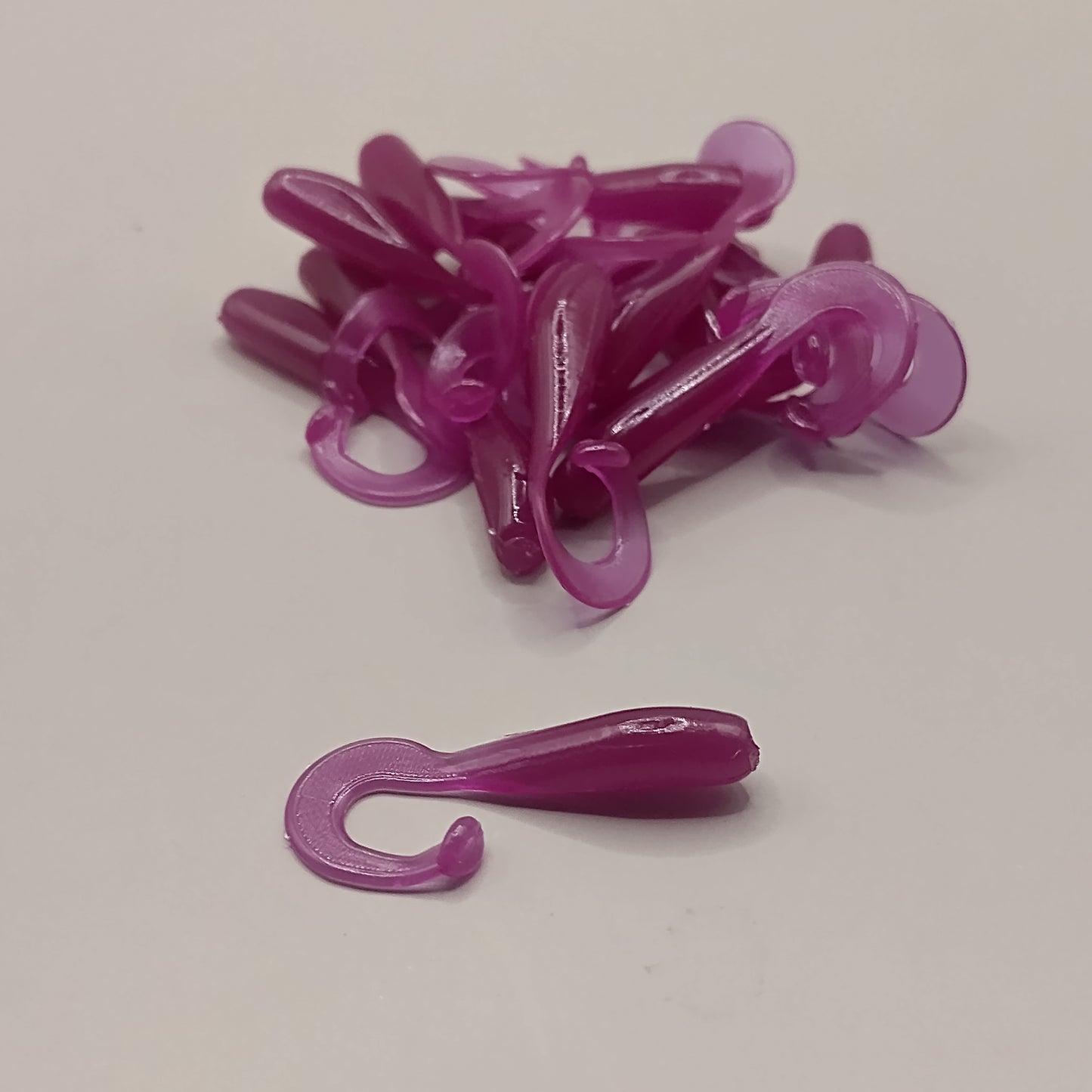 25mm curly tail Qty 5