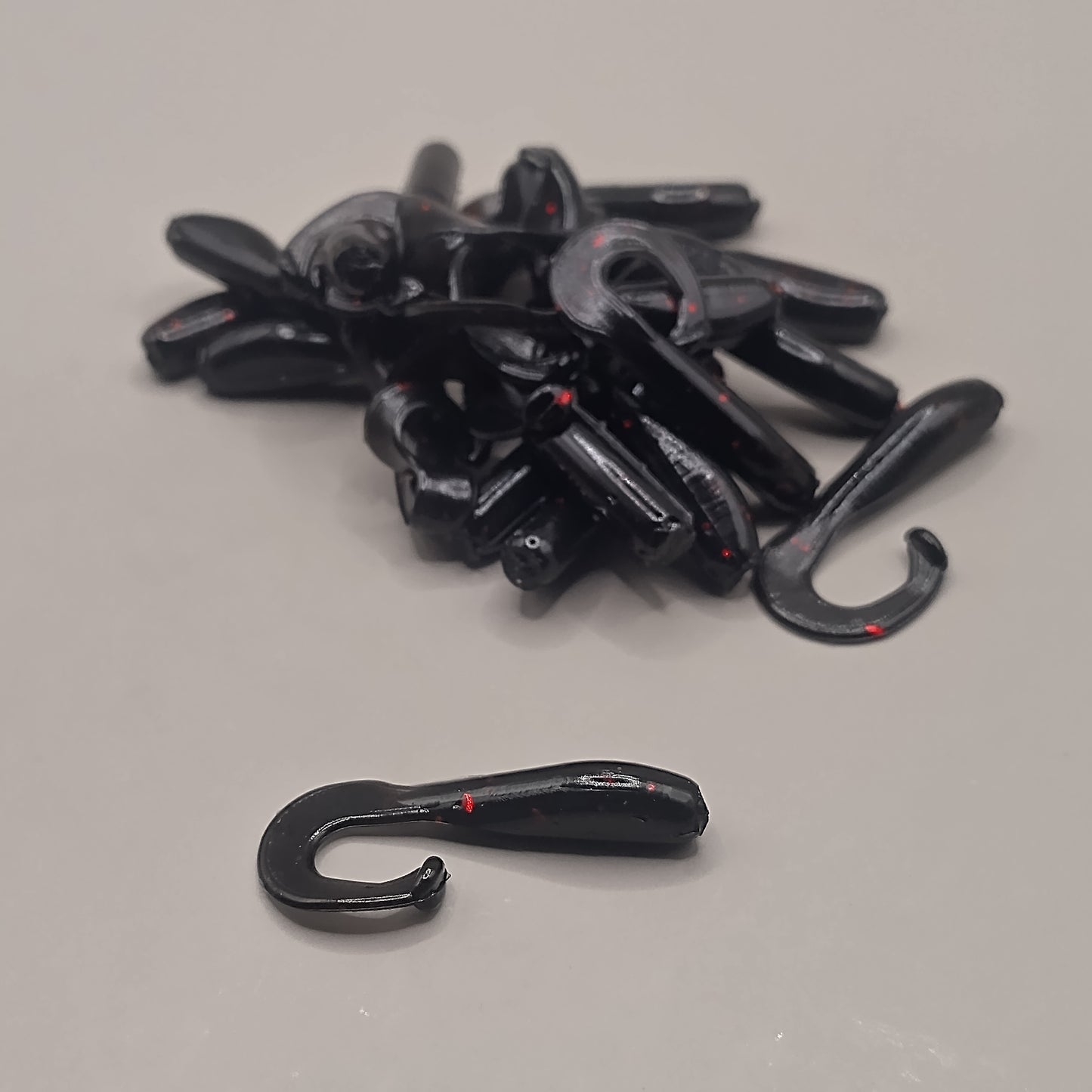 25mm curly tail Qty 5