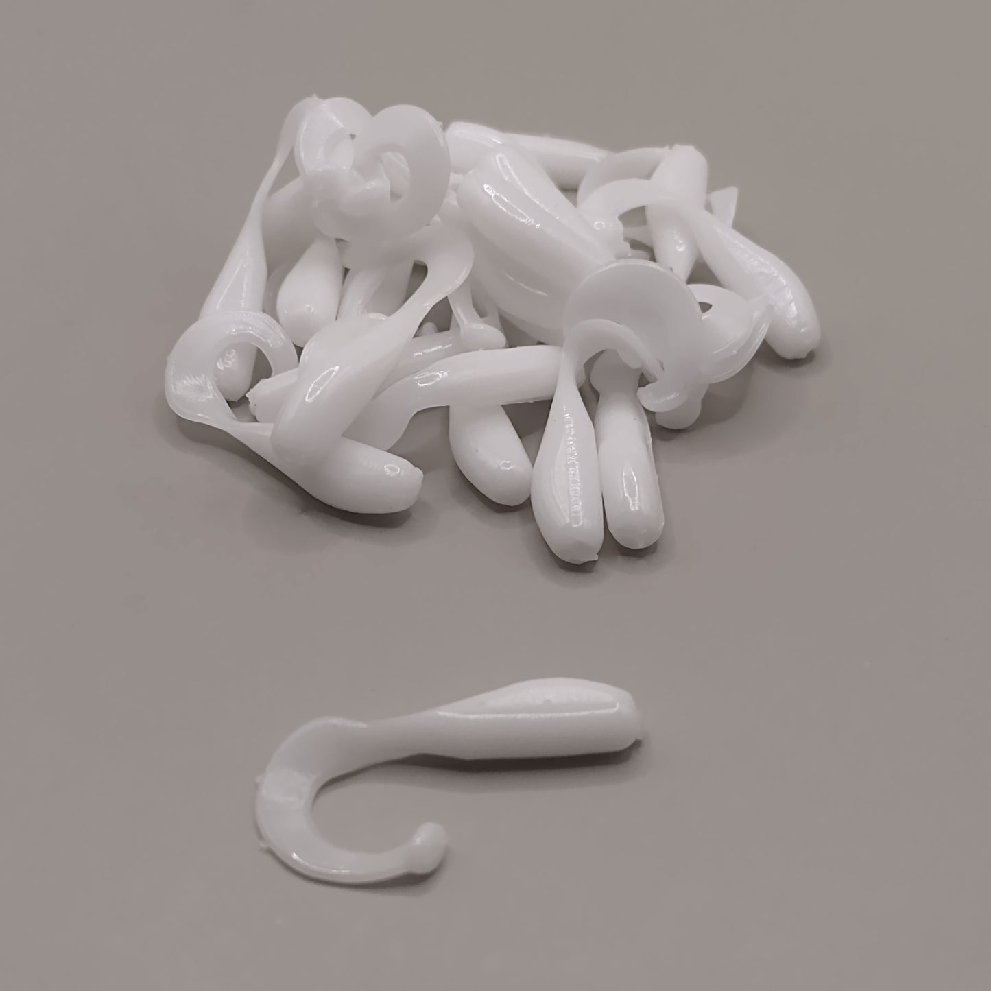 25mm curly tail Qty 5