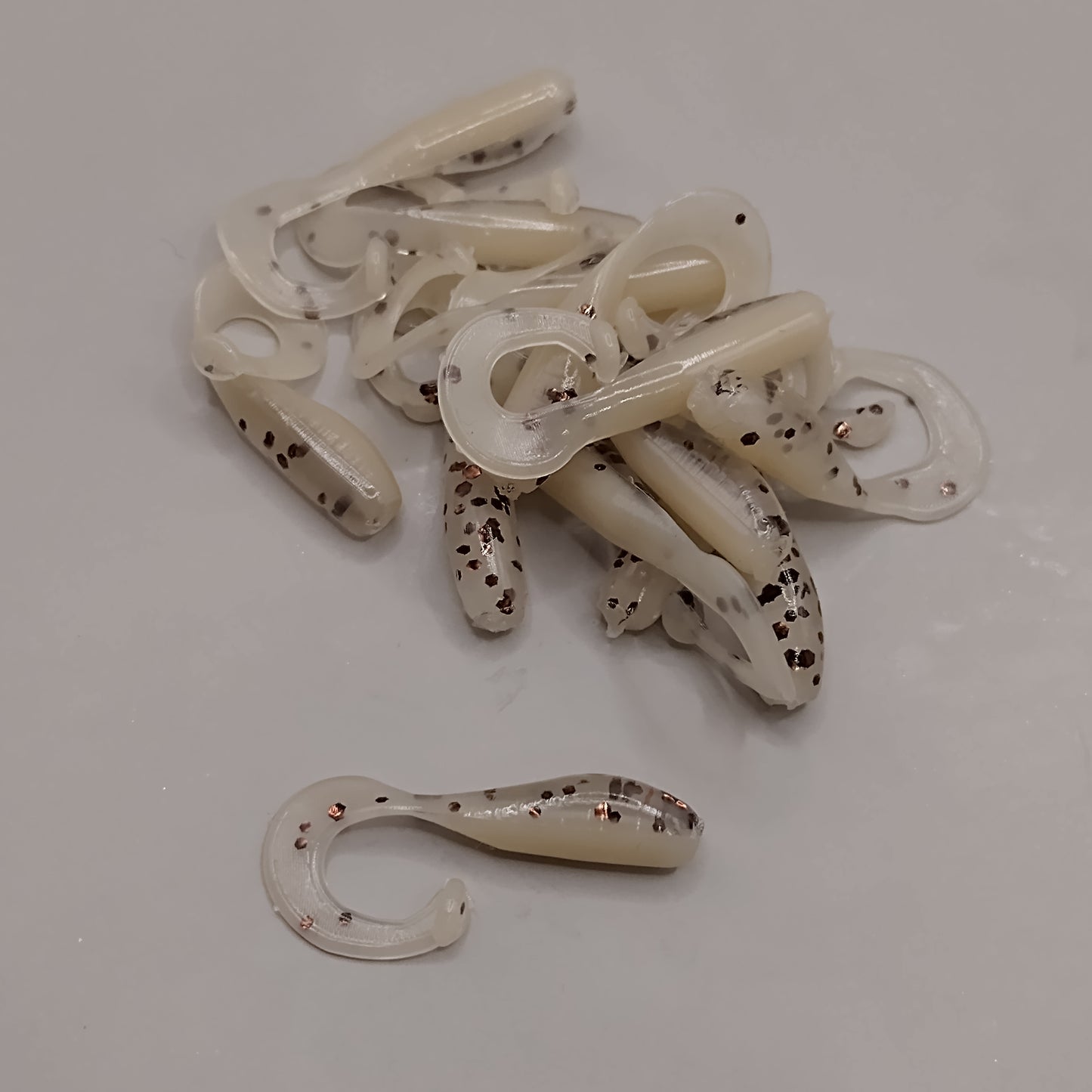 25mm curly tail Qty 5