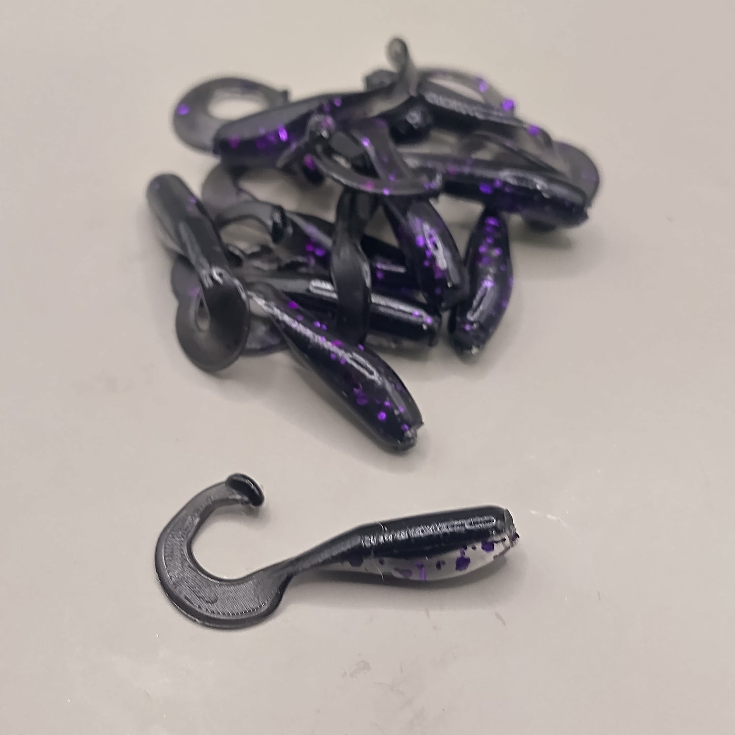 25mm curly tail Qty 5