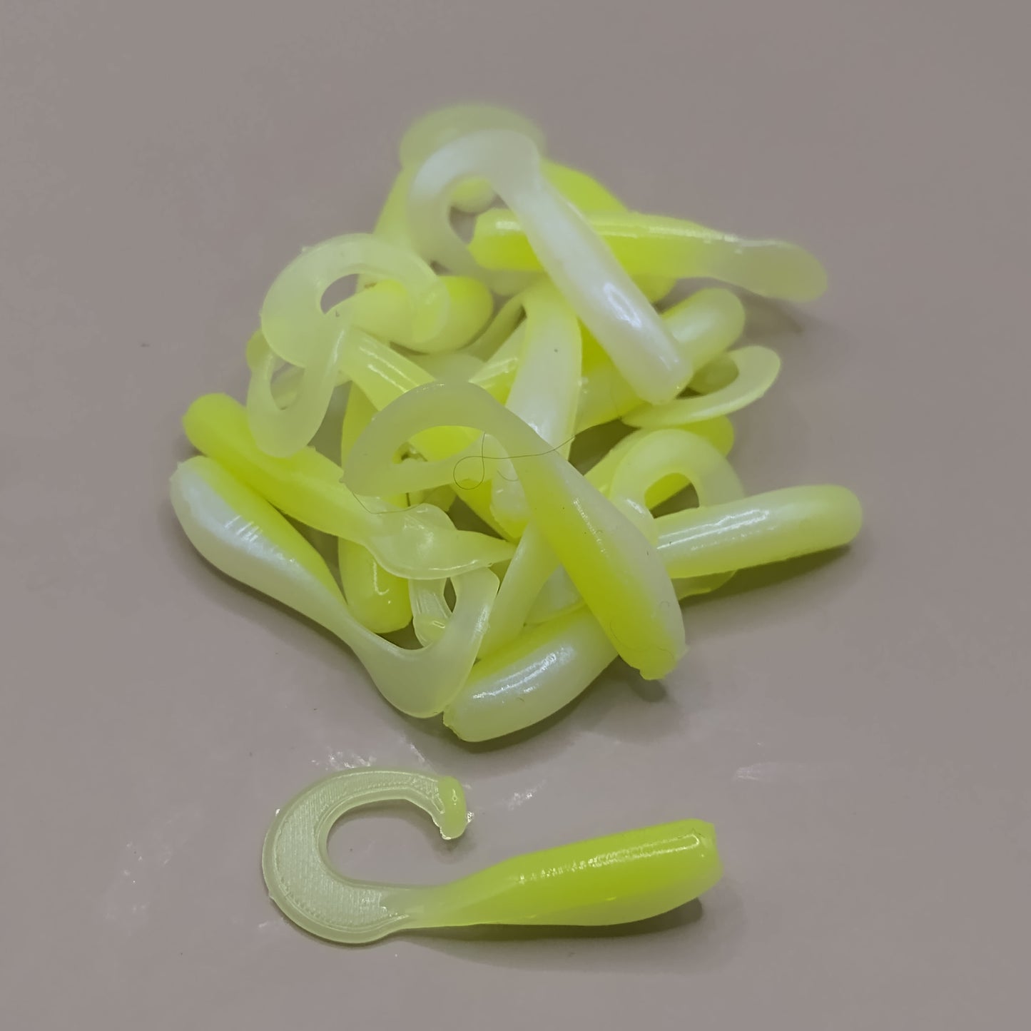 25mm curly tail Qty 5